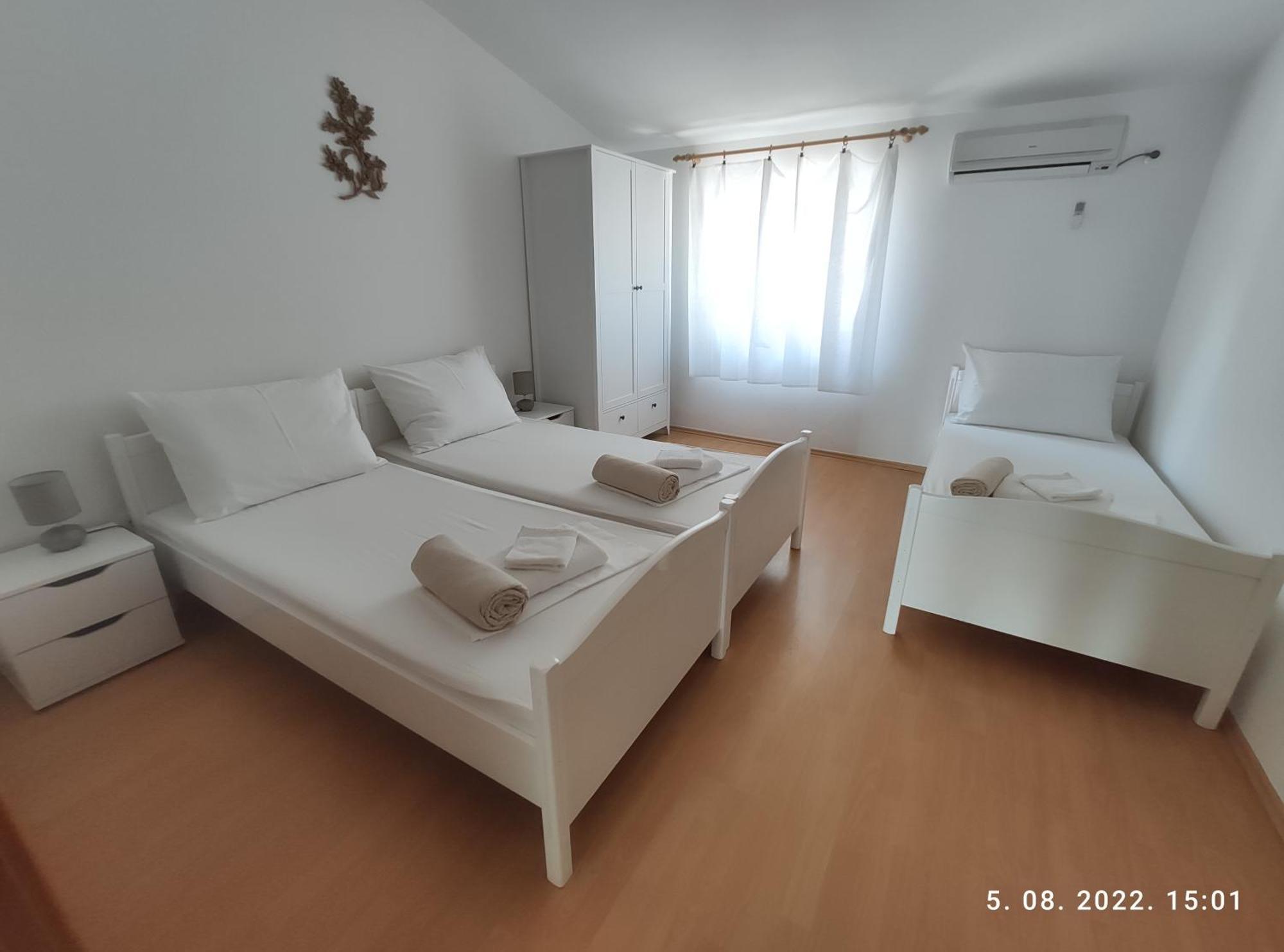 Aqua Apartments Omiš Chambre photo